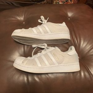 Women’s size 6 Adidas Superstar shell toe